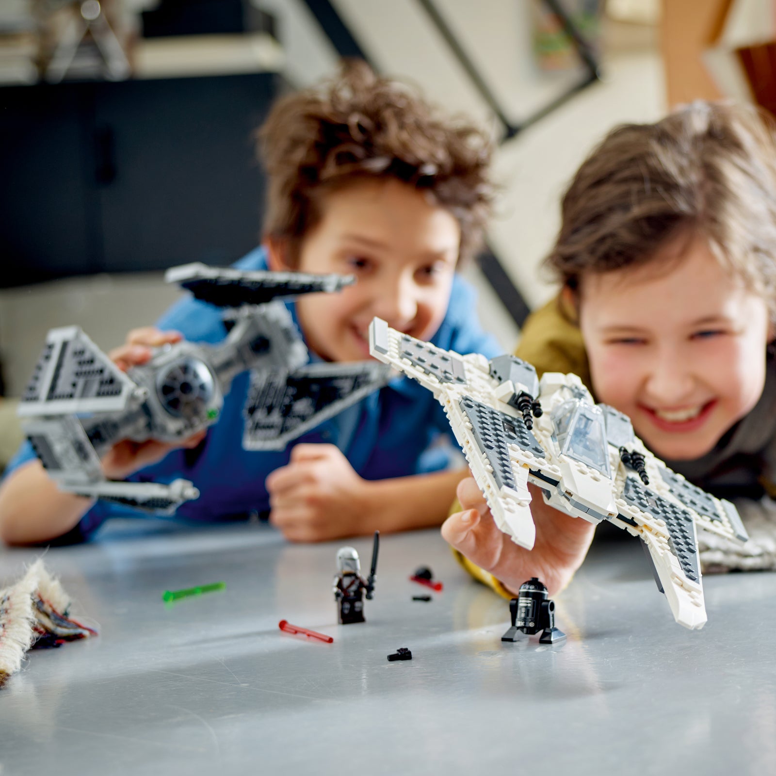 LEGO Star Wars - Mandalorian Fang Fighter vs. TIE Interceptor (75348)